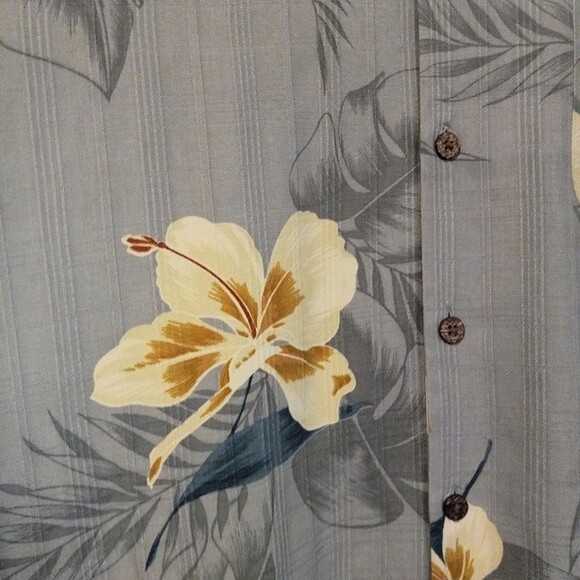 Paradise Cove Hawaiian Shirt-Medium-100% Silk-Wood Buttons-Camp-HIbiscus-Gray - Picture 4 of 6